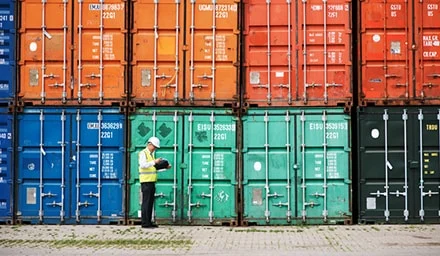 Unloading of import cargo from airplane